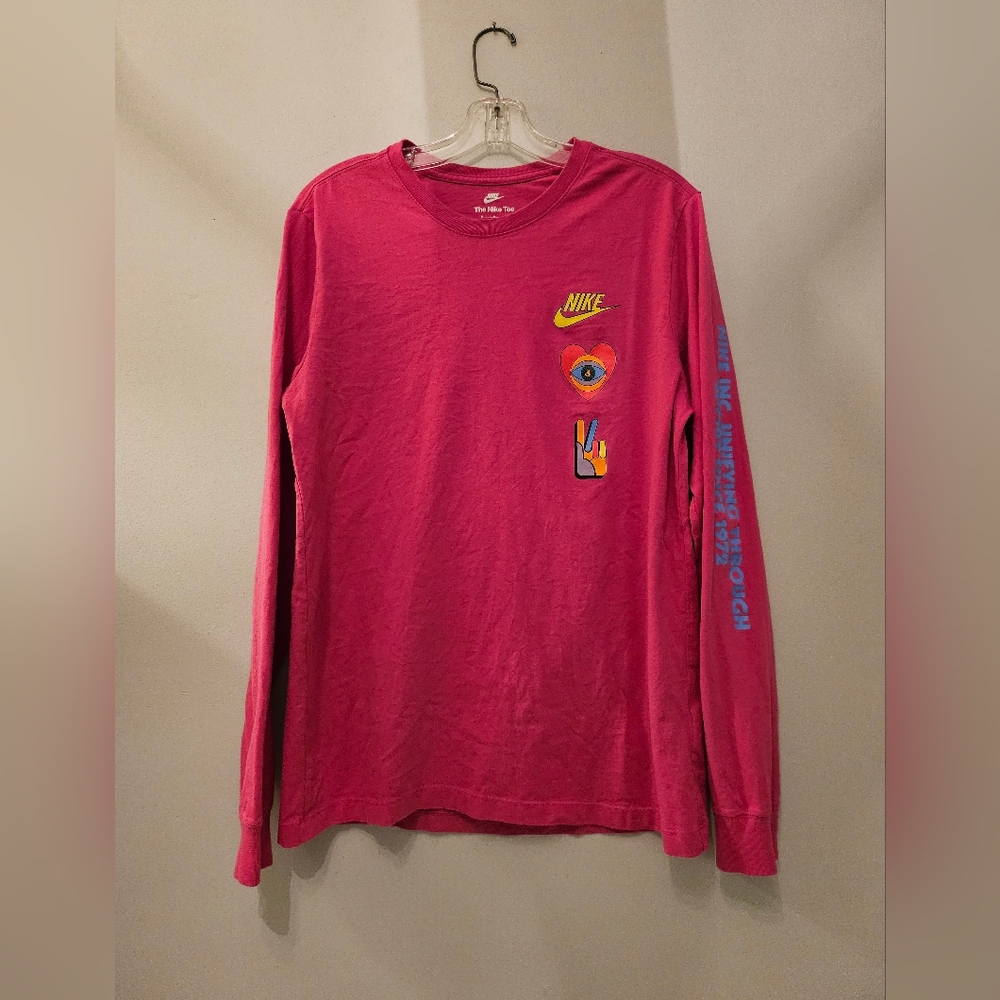 The Nike Tee Unifying Through Sport Graphic T-shirt | Size Medium